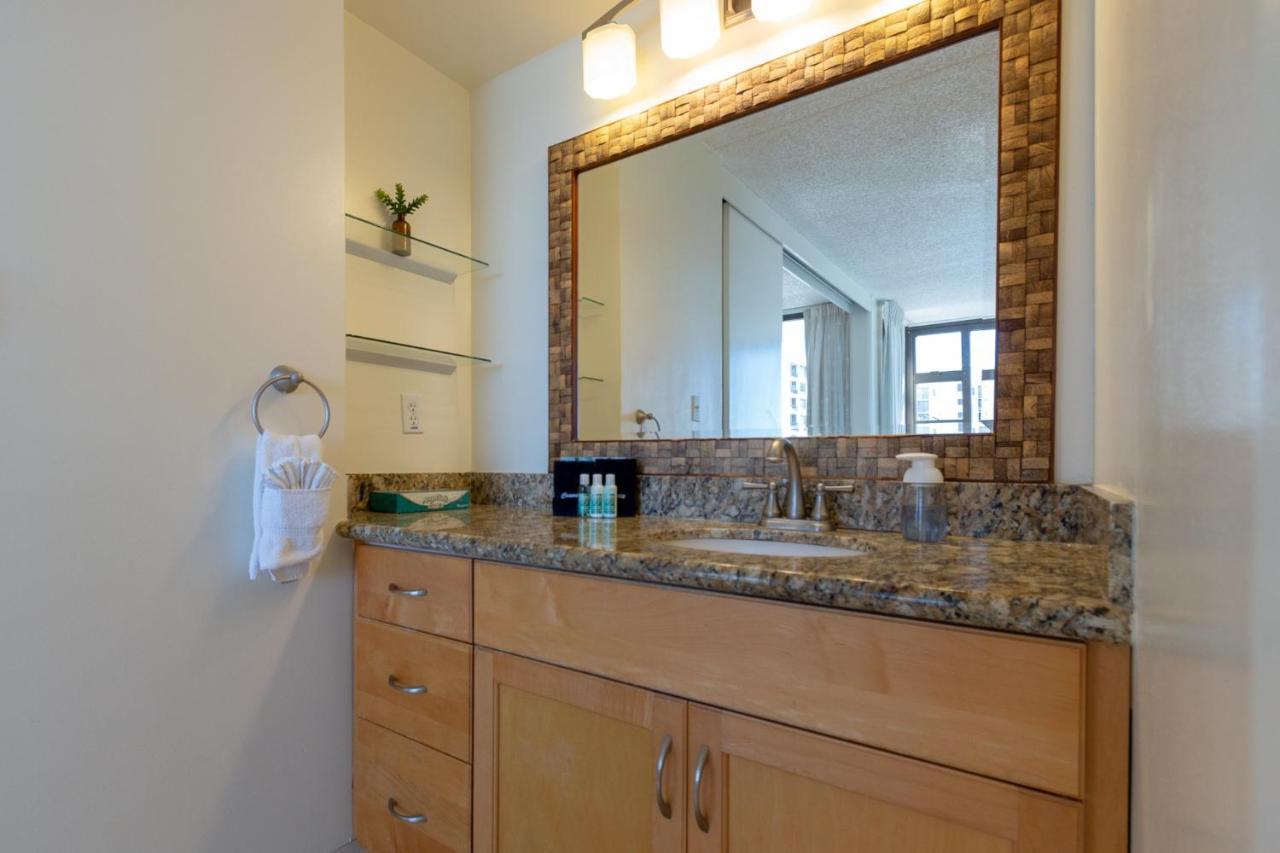 Beautifully Renovated 32Nd Floor Deluxe Ocean View Waikiki Condo Condo Honolulu Eksteriør bilde